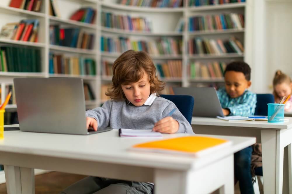 Czy dzieci do 8. roku życia mogą uczyć się szybciej dzięki metodzie rozgałęzionego uczenia w ramach e-learningu?